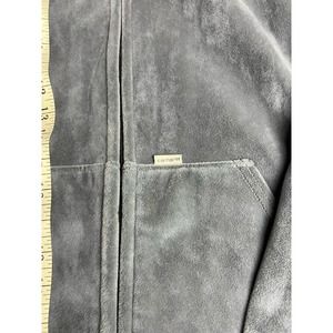 This vintage 80’s Carhartt velour hoodie